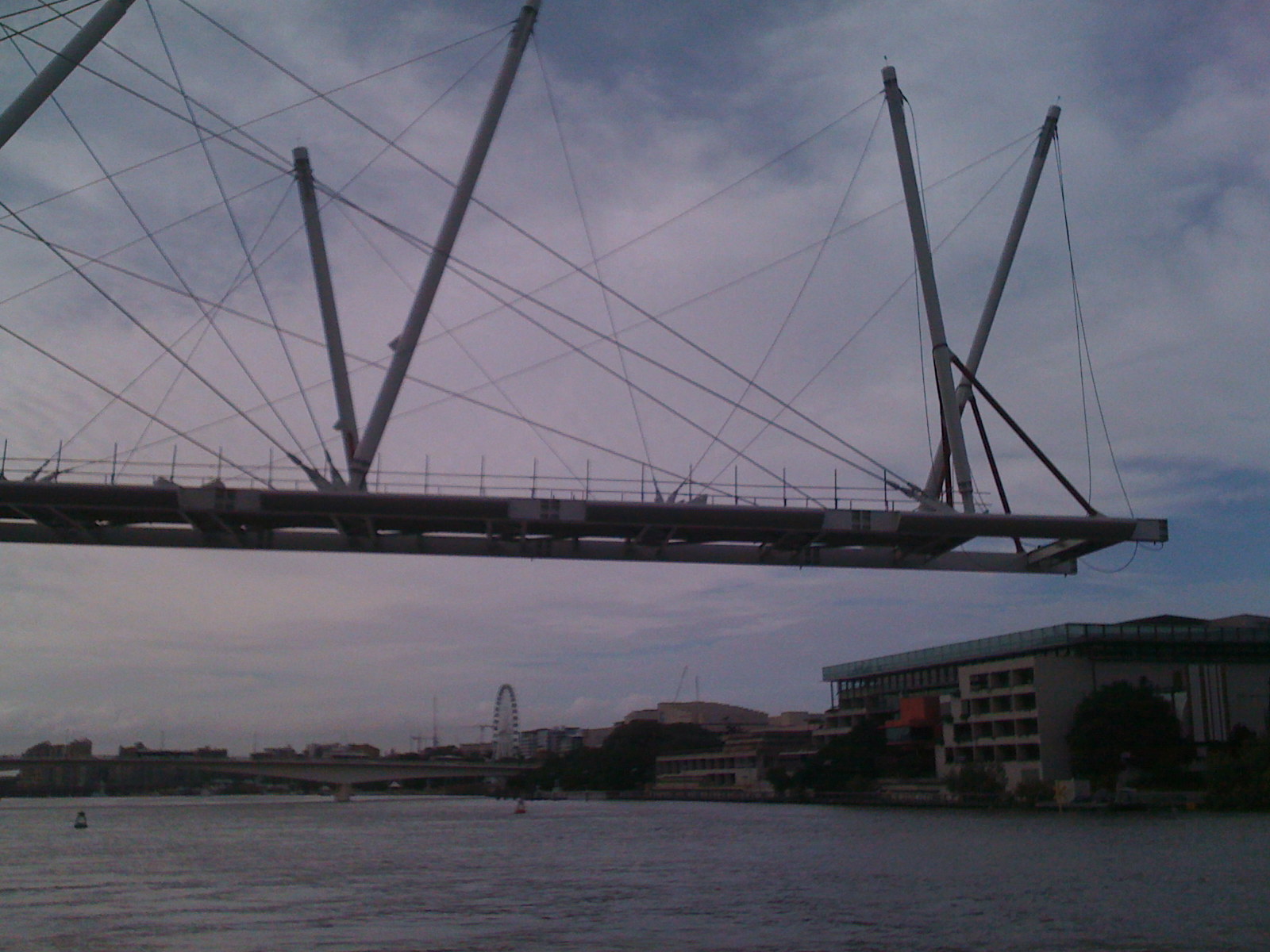 Kurilpa Bridge (half-way across)