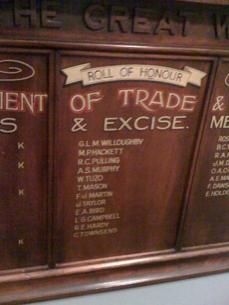 G.L.M.Willoughby  | M.P.Hackett  | A.S.Murphy  | W.Tuzo  | T.Mason  | F.J.Martin  | J.Taylor  | E.A.Bird  | L.G.Campbell  | R.E.Hardy  | C.Townsend  |   | Customs House, Brisbane Roll of Honour  |   | 