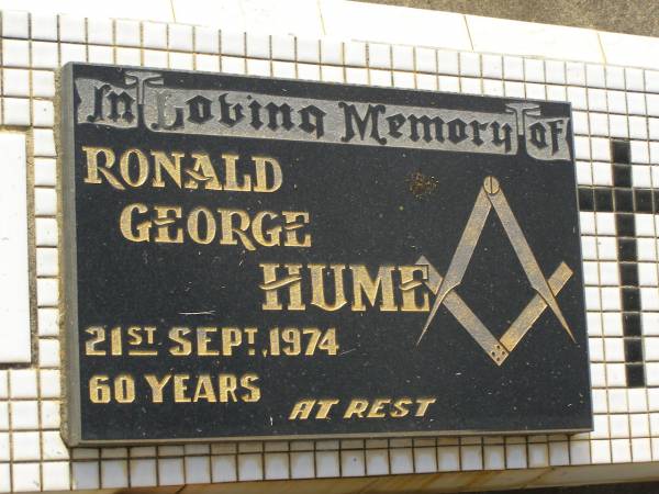 Ronald George HUME,  | died 21 Sept 1974 aged 60 years;  | Appletree Creek cemetery, Isis Shire  | 