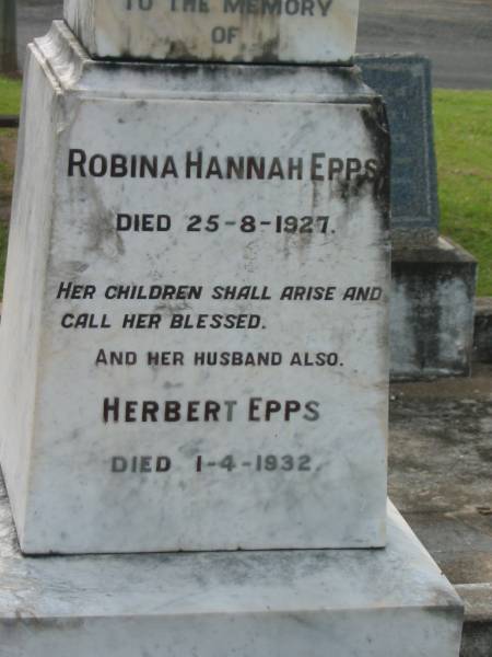 Robina Hannah EPPS,  | died 25-8-1927;  | Herbert EPPS,  | husband,  | died 1-4-1932;  | Appletree Creek cemetery, Isis Shire  | 