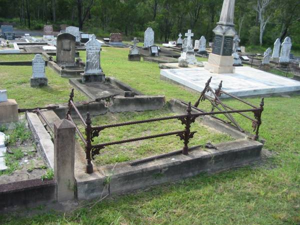 Appletree Creek cemetery, Isis Shire  |   | 
