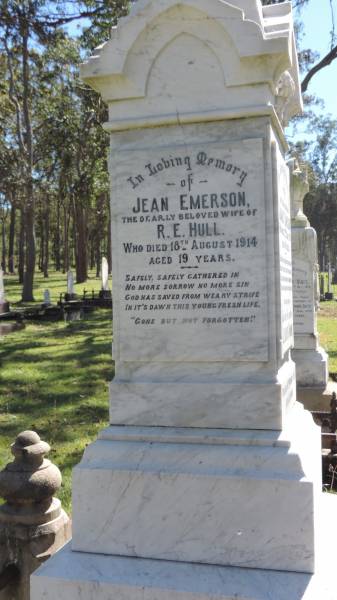 James EMERSON  | d: 22 May 1915 aged 61  |   | Elizabeth TIMMINS  | d: 26 Nov 1935 aged 81  |   | Margret Jack EMERSON  | wife of D.V. EVANS  | d: 10 Jul 1915 aged 37  |   | David Vincent EVANS  | d: 31 Jul 1916 aged 37  |   | Jean EMERSON  | wife of R.E. HULL  | d: 18 Aug 1914 aged 19  |   | Atherton Pioneer Cemetery (Samuel Dansie Park)  |   | 