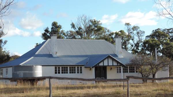 Ballandean homestead pioneer memorial, Southern Downs Region  |   |   | 