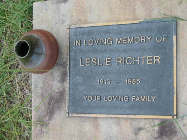 Leslie RICHTER,  | 1913 - 1985;  | Barney View Uniting cemetery, Beaudesert Shire  | 