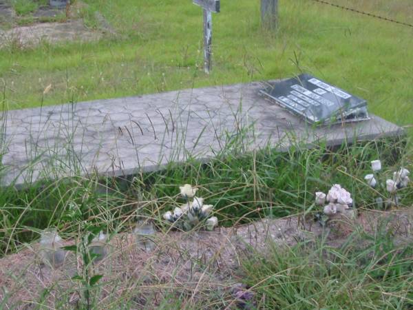 Edwin HOLZFUSS,  | died 23-5-81 aged 72 years;  | Barney View Uniting cemetery, Beaudesert Shire  | 