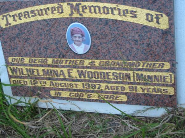Wilhelmina E, WOODESON (Minnie),  | mother grandmother,  | died 12 Aug 1997 aged 91 years;  | Barney View Uniting cemetery, Beaudesert Shire  | 