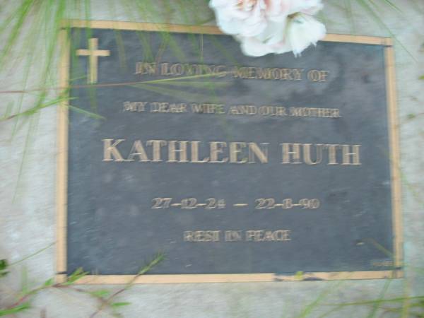 Kathleen HUTH,  | wife mother,  | 27-12-24 - 22-8-90;  | Barney View Uniting cemetery, Beaudesert Shire  | 