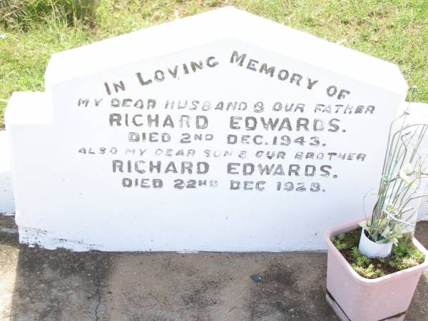 Richard EDWARDS,  | husband father,  | died 2 Dc 1943;  | Richard EDWARDS,  | son brother,  | died 22 Dec 1929;  | Bell cemetery, Wambo Shire  | 