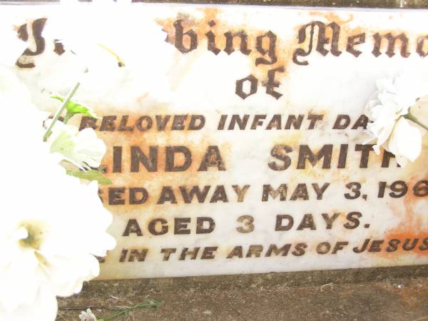 Linda SMITH,  | infant daughter,  | died 3 May 1962 aged 3 days;  | Bell cemetery, Wambo Shire  | 