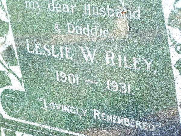 Leslie W. RILEY,  | husband daddie,  | 1901 - 1931;  | Bell cemetery, Wambo Shire  | 