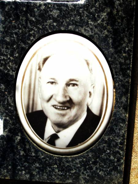 Albert Harold SHERVEY,  | brother,  | died 21-4-1994 aged 78 years;  | Bell cemetery, Wambo Shire  | 