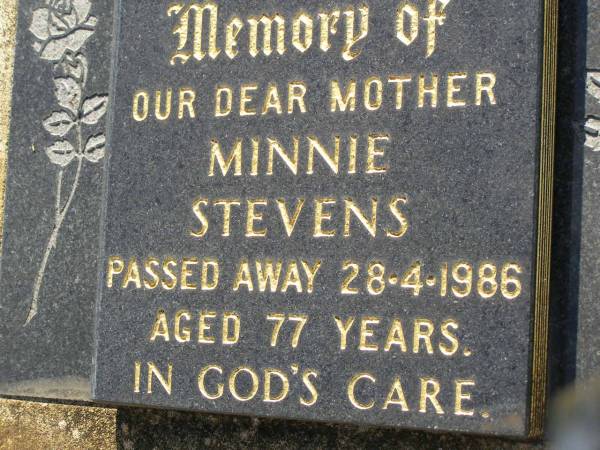 Minnie STEVENS,  | mother,  | did 28-4-1986 aged 77 years;  | Bell cemetery, Wambo Shire  | 