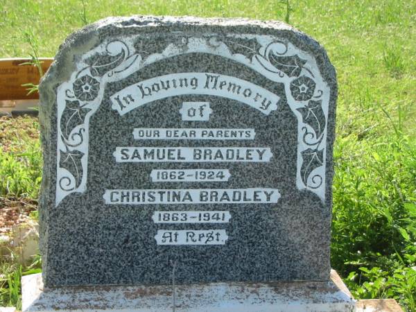 parents;  | Samuel BRADLEY,  | 1862 - 1924;  | Christina BRADLEY,  | 1863 - 1941;  | Bell cemetery, Wambo Shire  | 