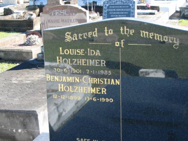 Louise Ida HOLZHEIMER  | B: 30 Jun 1901  | D:  7 Jan 1985  |   | Benjamin Christian HOLZHEIMER  | B: 12 Dec 1899  | D: 13 Jun 1990  |   | Bethania (Lutheran) Bethania, Gold Coast  | 