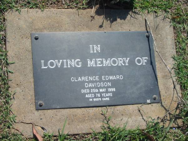 Clarence Edward DAVIDSON,  | died 25 May 1998 aged 76 years;  | Blackbutt-Benarkin cemetery, South Burnett Region  | 