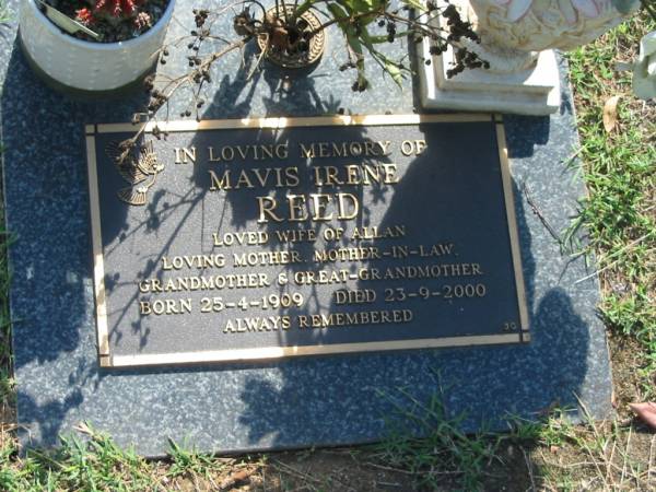 Mavis Irene REED,  | wife of Allan,  | mother mother-in-law grandmother great-grandmother,  | born 25-4-1909,  | died 23-9-2000;  | Blackbutt-Benarkin cemetery, South Burnett Region  | 