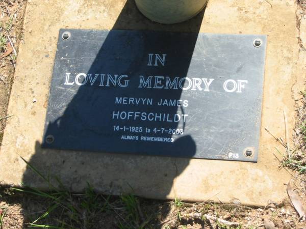 Mervyn James HOFFSCHILDT,  | 14-1-1925 -4-7-2003;  | Blackbutt-Benarkin cemetery, South Burnett Region  | 