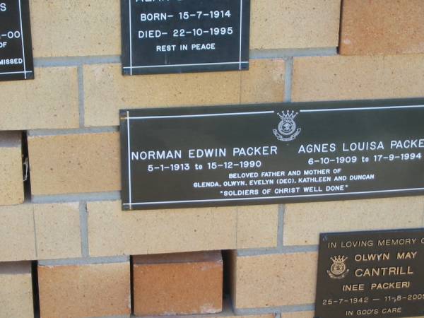 Norman Edwin PACKER,  | 5-1-1913 - 15-12-1990;  | Agnes Louisa PACKER,  | 6-10-1909 - 17-9-1994;  | father & mother of Glenda, Olwyn, Evelyn (dec),  | Kathleen & Duncan;  | Blackbutt-Benarkin cemetery, South Burnett Region  | 