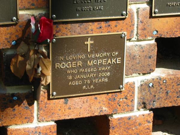 Robert MCPEAKE,  | died 18 Jan 2006 aged 75 years;  | Bribie Island Memorial Gardens, Caboolture Shire  | 