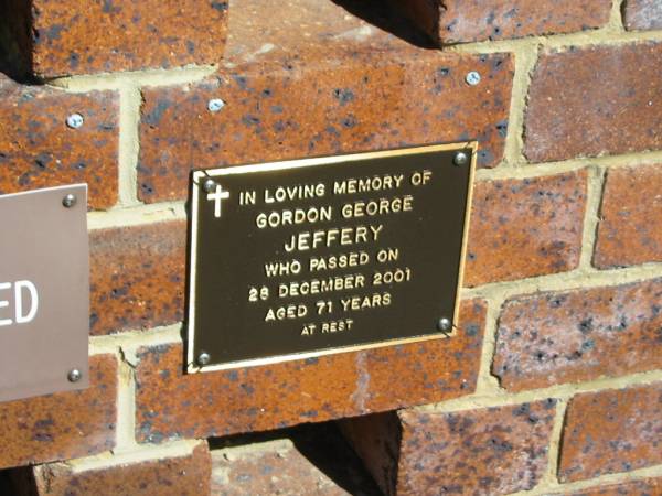 Gordon George JEFFERY,  | died 28 Dec 2001 aged 71 years;  | Bribie Island Memorial Gardens, Caboolture Shire  | 