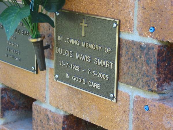 Dulcie Mavis SMART,  | 25-7-1922 - 7-5-2005;  | Bribie Island Memorial Gardens, Caboolture Shire  | 