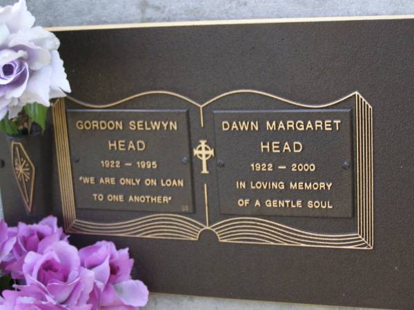 Gordon Selwyn HEAD,  | 1922 - 1995;  | Dawn Margaret HEAD,  | 1922 - 2000;  | Brookfield Cemetery, Brisbane  | 