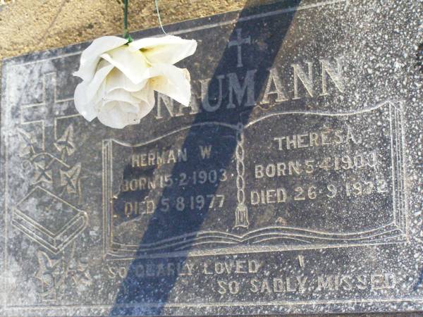 Herman W. NAUMANN,  | born 15-2-1903 died 5-8-1977;  | Theresa NAUMANN,  | born 5-4-1903 died 26-9-1972;  | Caffey Cemetery, Gatton Shire  | 