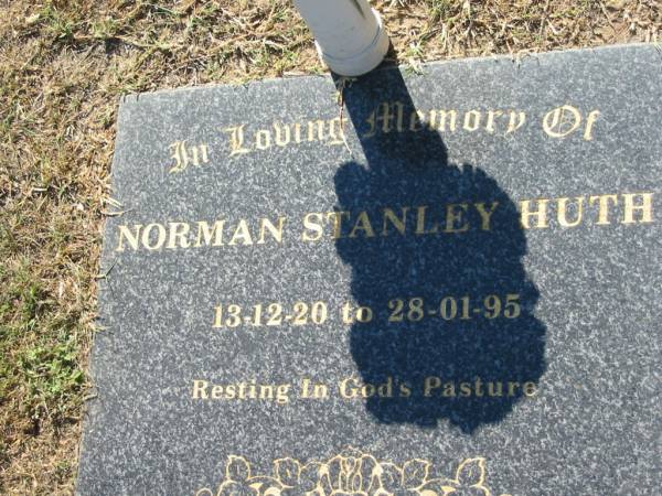 Norman Stanley HUTH,  | 13-12-20 - 28-01-95;  | Canungra Cemetery, Beaudesert Shire  | 