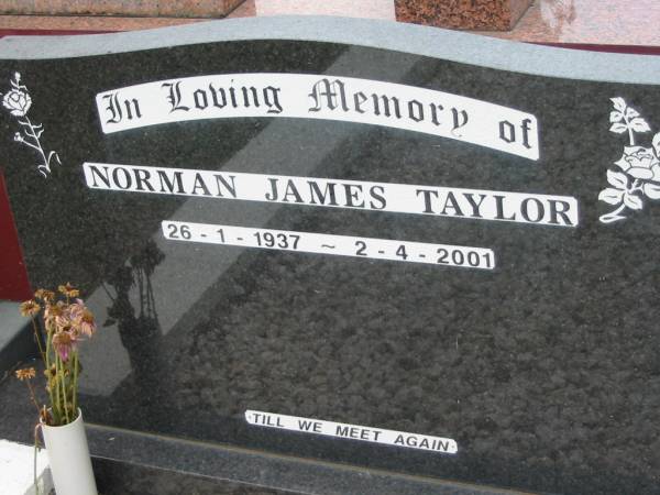 Norman James TAYLOR 26-1-1937 - 2-4-2001;  | Chambers Flat Cemetery, Beaudesert  | 