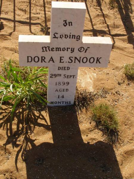 Dora E SNOOK  | d: 29 Sep 1899, aged 14 months  |   | Cossack (European and Japanese cemetery), WA  | 