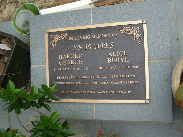 Harold George SMITHIES  | b: 27 Feb 1907  | d: 15 Sep 1982  |   | Alice Beryl SMITHIES  | b: 30 Aug 1909  | d: 12 Jan 2008  |   | parents of Col, Vern, Lyn  |   | Diddillibah Cemetery, Maroochy Shire  |   | 