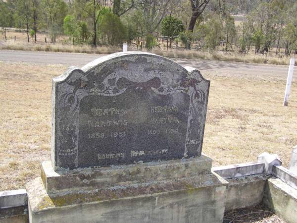 Bertha HARTWIG, 1858 - 1951;  | Herman HARTWIG, 1868 - 1934;  | Douglas Lutheran cemetery, Crows Nest Shire  | 