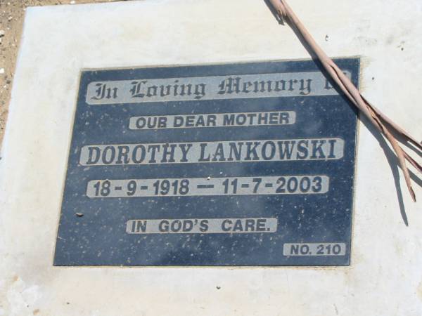 Dorothy LANKOWSKI,  | mother,  | 18-9-1918 - 11-7-2003;  | Dugandan Trinity Lutheran cemetery, Boonah Shire  | 