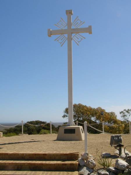 Memorial cross,  | Eucla willage,  | Nullarbor Plain,  | Eyre Highway,  | Western Australia  | 