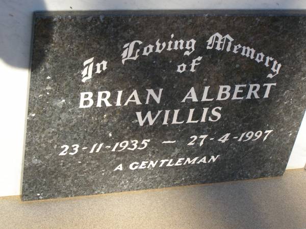Brian Albert WILLIS  | b: 23 Nov 1935  | d: 27 Apr 1997  |   | Exmouth Cemetery, WA  | 