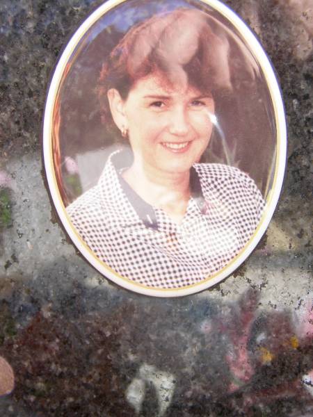 Tiffany LESCHKE,  | born 18-5-1971 died 23-5-2002;  | Fernvale General Cemetery, Esk Shire  | 