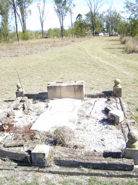 Wilhelmine Henriette RUTHENBERG, wife,  | died 26 Aug 1928 aged 62 years;  | Christian Friedrich Wilhelm RUTHENBERG,  | born 13 April 1862  | died 15 June 1937 aged 75 years;  | Forest Hill Cemetery, Laidley Shire  | 