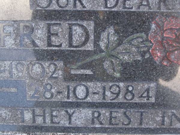 parents;  | Fred NETTLEINGHAM,  | 27-10-1902 - 28-10-1984;  | Freda NETTLEINGHAM,  | 11-8-1911 - 22-1-1991;  | Gheerulla cemetery, Maroochy Shire  | 