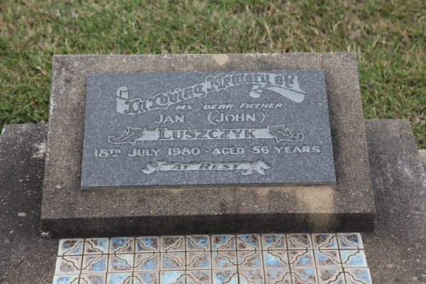 Jan LUSZCZYK (John)  | d: 18 Jul 1980 aged 56  | Burial ID (left/south) 3913A  | Plot location (left/south) Position 59 Row 7 Section D  |   | Gladstone Cemetery  | Copyright 2021 Hoylen Sue  |   | 