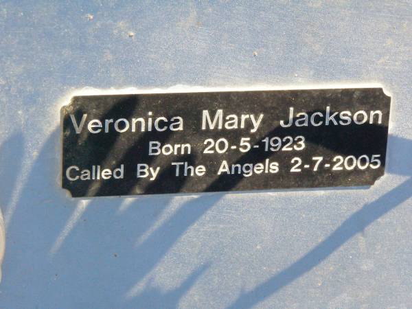 Veronica Mary JACKSON,  | born 20-5-1923 died 2-7-2005;  | Gleneagle Catholic cemetery, Beaudesert Shire  | 