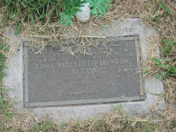 Edna Elizabeth (Betty) HEWSON ,  | wife mother mother-in-law grandmother,  | died 11 Dec 1988 aged 69 years;  | Goomeri cemetery, Kilkivan Shire  | 