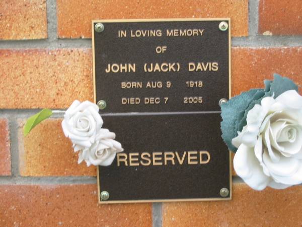 John (Jack) DAVIS,  | born 9 Aug 1918,  | died 7 Dec 2005;  | Goomeri cemetery, Kilkivan Shire  | 