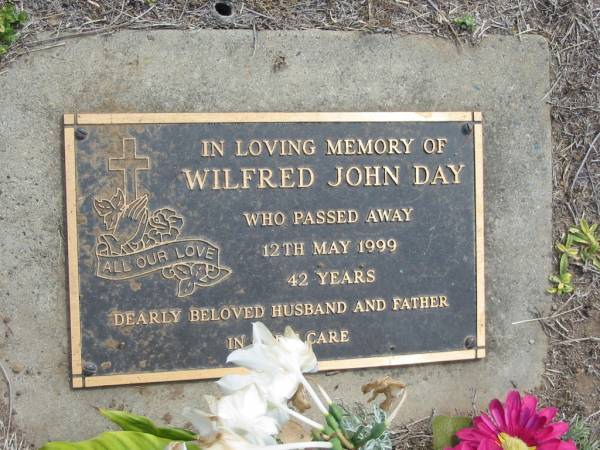 Wilfred John DAY  | 12 May 1999, aged 42  | Haigslea Lawn Cemetery, Ipswich  | 