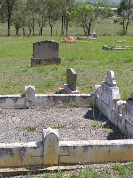 James DUNCAN,  | father,  | died 18 June 1948 aged 76 years;  | Elizabeth DUNCAN,  | wife mother,  | died 28 Nov 1932 aged 56 years;  | Helidon General cemetery, Gatton Shire  | 