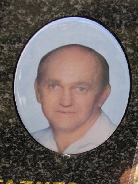 Kevin Donald MCKAY,  | husband father step-father,  | born 31 Aug 1955  | died 21 Sept 2000 aged 45 years;  | Helidon General cemetery, Gatton Shire  | 