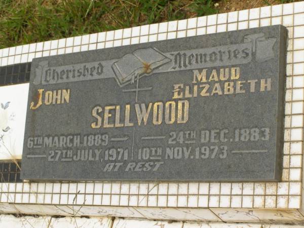 John SELLWOOD,  | 6 March 1889 - 27 July 1971;  | Maud Elizabeth SELLWOOD,  | 24 Dec 1883 - 10 Nov 1973;  | Howard cemetery, City of Hervey Bay  | 