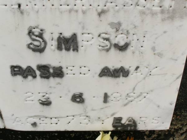 George Thomas SIMPSON,  | father,  | died 14-11-1960 aged 69 years;  | Holly Blennerhassett SIMPSON,  | mother,  | died 23-6-1967 aged 73 years;  | Howard cemetery, City of Hervey Bay  | 