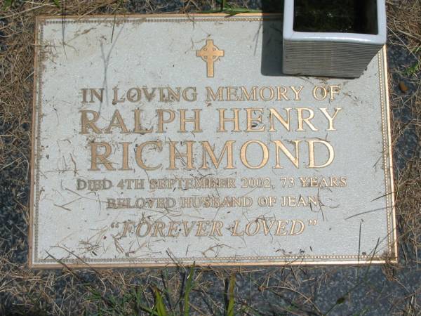 Ralph Henry RICHMOND,  | died 4 Sept 2002 aged 73 years,  | husband of Jean;  | Howard cemetery, City of Hervey Bay  | 