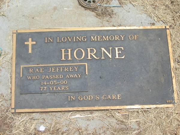 Rae Jeffrey HORNE,  | died 14-05-00 aged 77 years;  | Jandowae Cemetery, Wambo Shire  | 