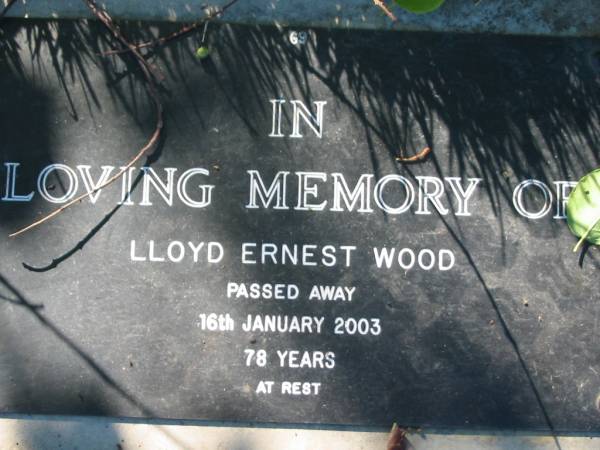 Lloyd Ernest WOOD,  | died 16 Jan 2003 aged 78 years;  | Kalbar General Cemetery, Boonah Shire  | 
